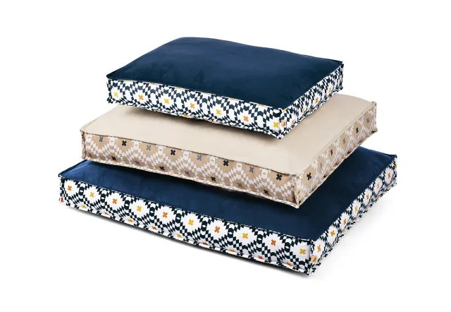 P.L.A.Y. Marina Boxy Bed hundbädd vändbar sammet