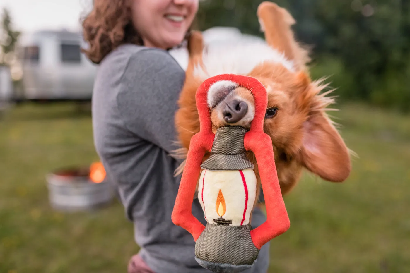 P.L.A.Y. Camp Corbin Pack Leader Lantern hundleksak