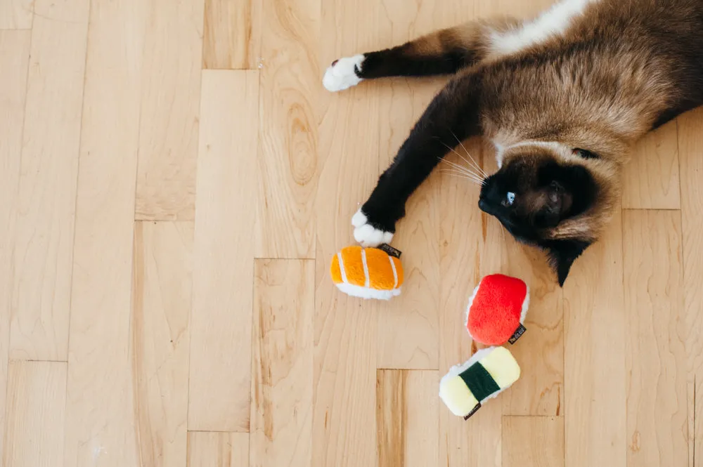 P.L.A.Y. Feline Frenzy Sassy Sushi kattleksak 3-pack med kattmynta