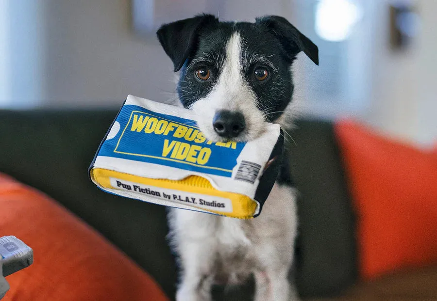 P.L.A.Y. 90s Classics Woofbuster Video mjukisleksak pip