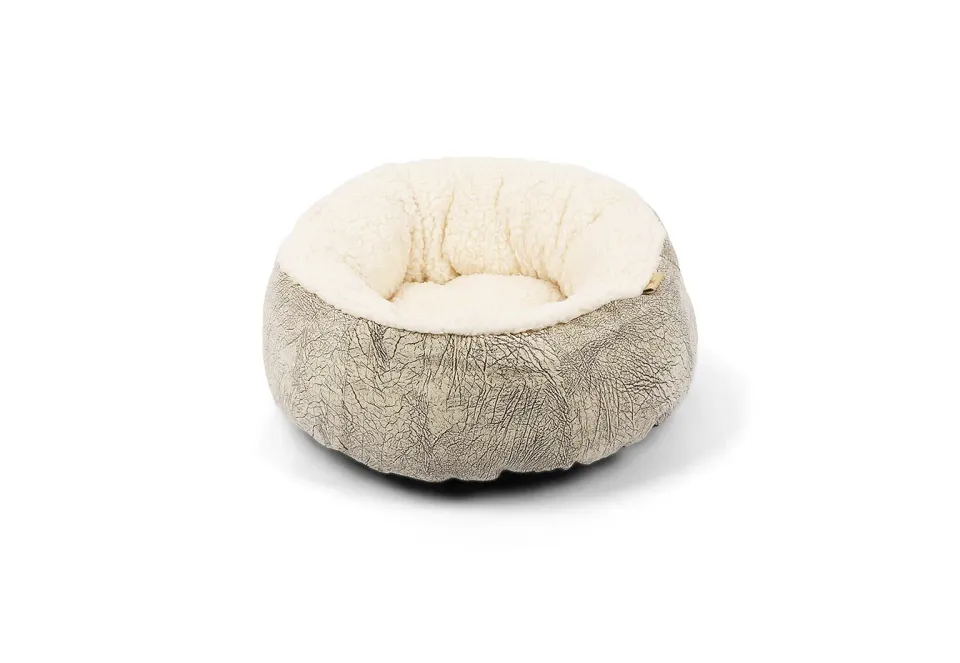 P.L.A.Y. Feline Frenzy Donut Cuddler kattbädd grå