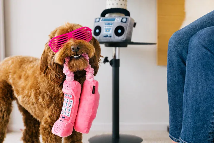 P.L.A.Y. 80s Classics Paw Talk hundleksak rosa med prassel