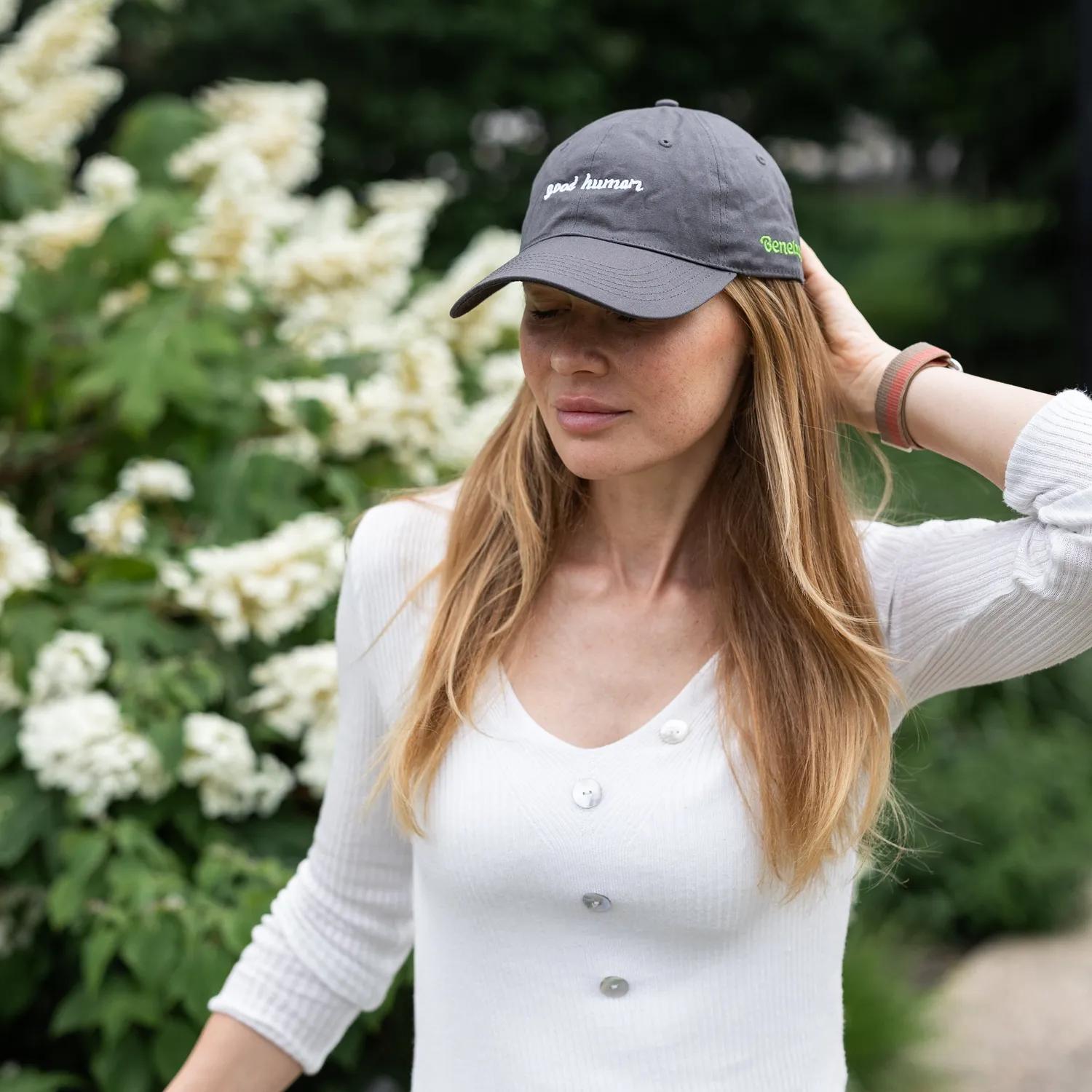 Good Human Embroidered Hat keps grå broderad