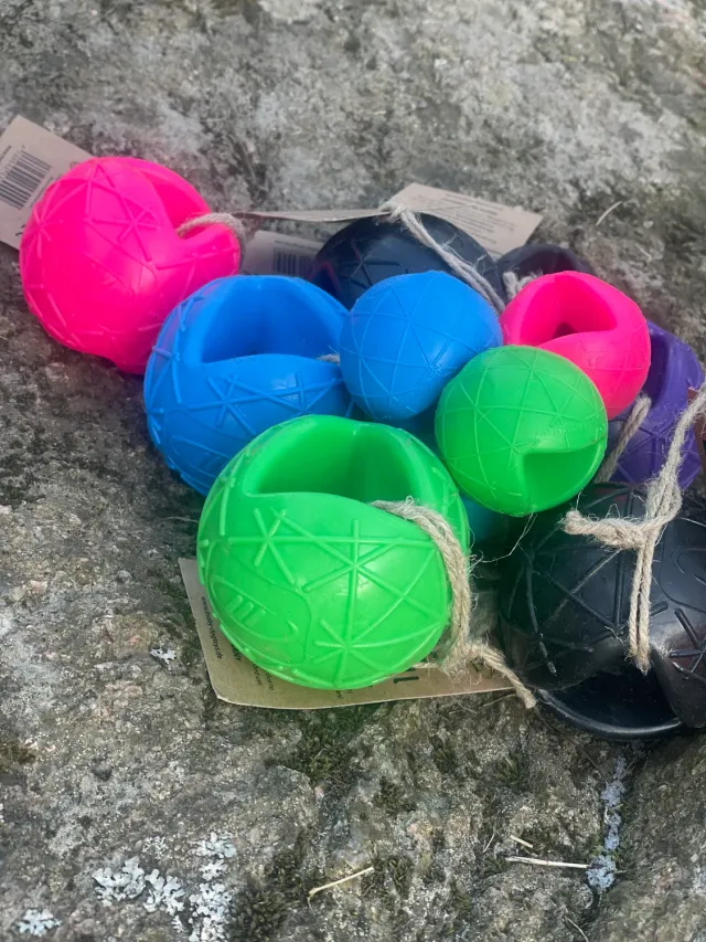 NewDog MobyBalls L boll TPR 7x6 cm flytande