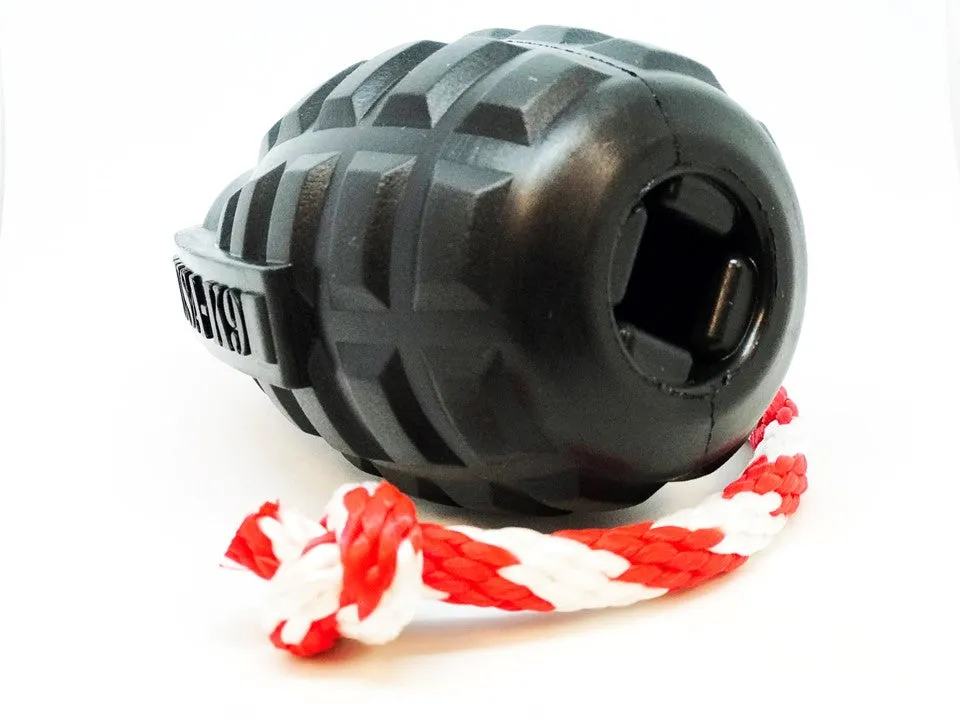 SodaPup USA-K9 Magnum Granat tuggleksak stor svart gummi