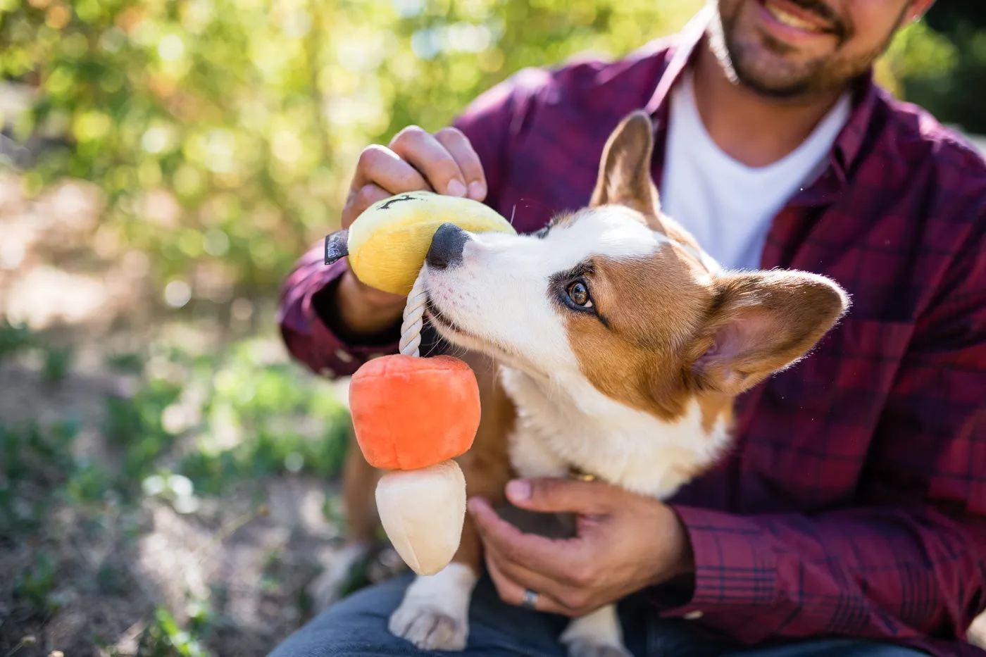 P.L.A.Y. Howling Haunts Canine Corn mjukisleksak rep
