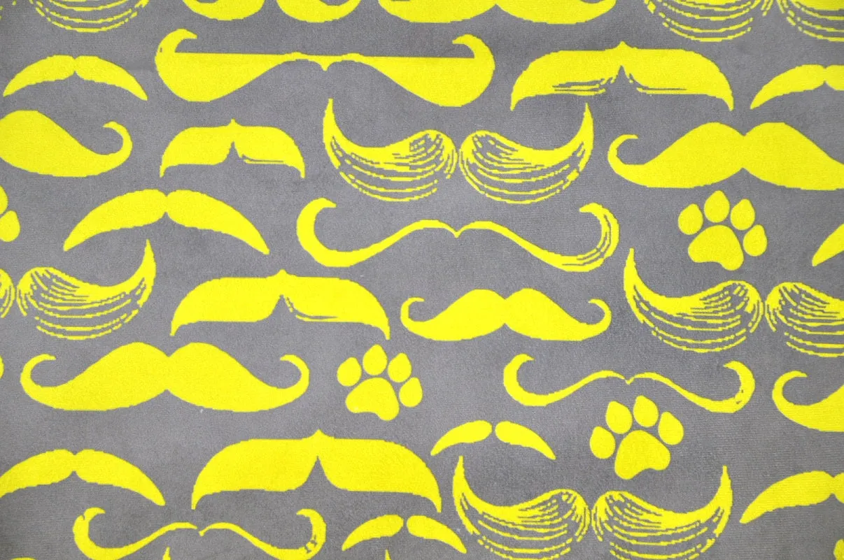 P.L.A.Y. Mustache hundbädd sammet Midnight Gray