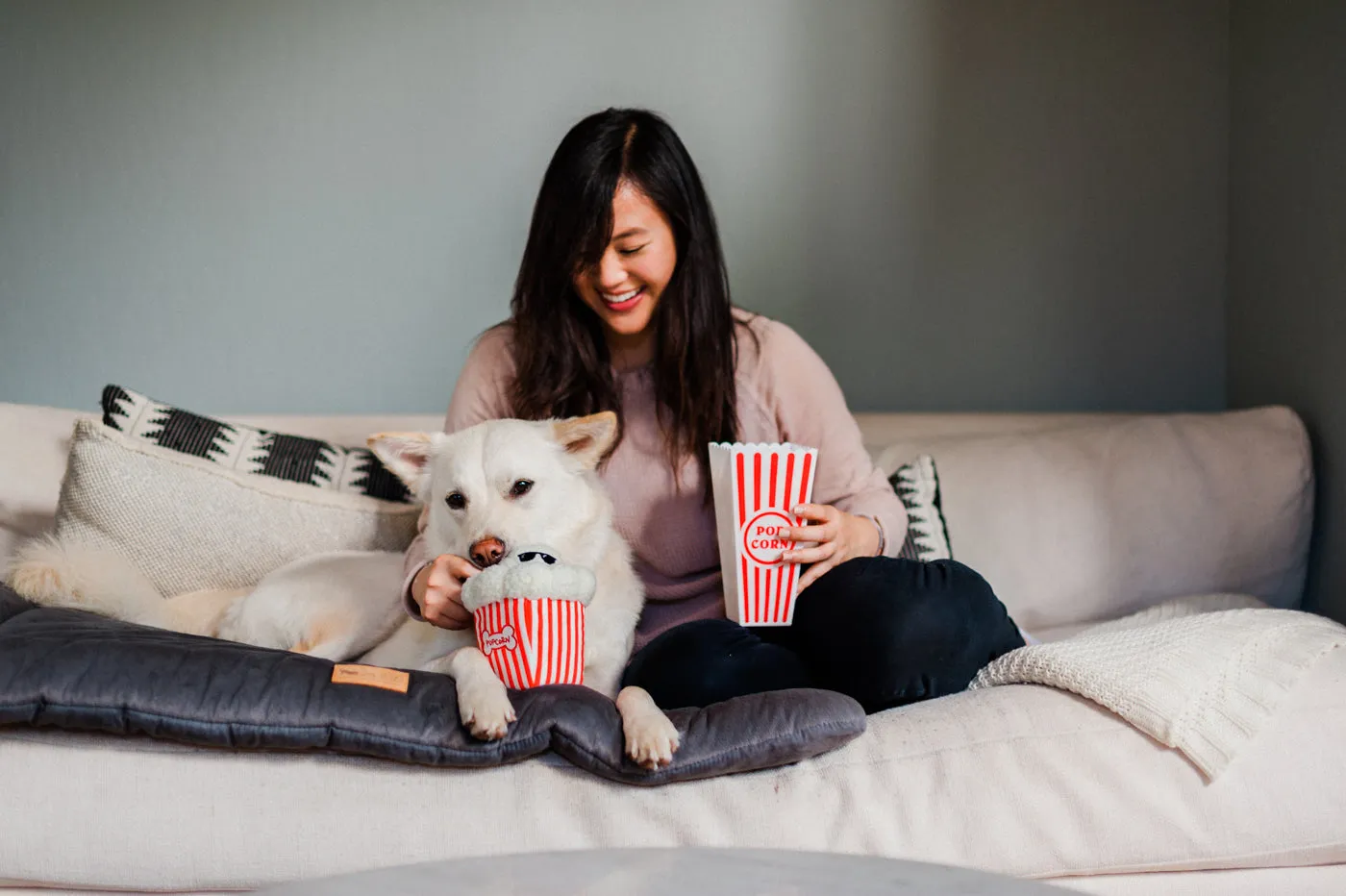 P.L.A.Y. Hollywoof Cinema Poppin' Pupcorn hundleksak med pip