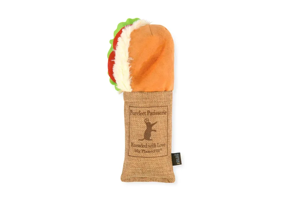 P.L.A.Y. Feline Frenzy Tuna Baguette kattleksak kicker med kattmynta