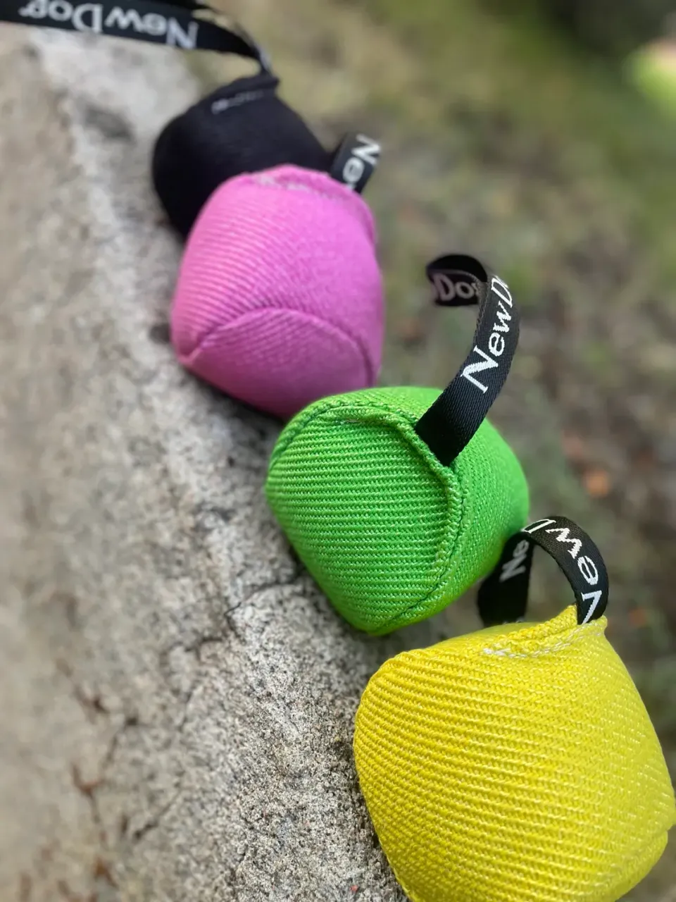 NewDog Belönings Boll hundboll 10 cm hårt stoppad
