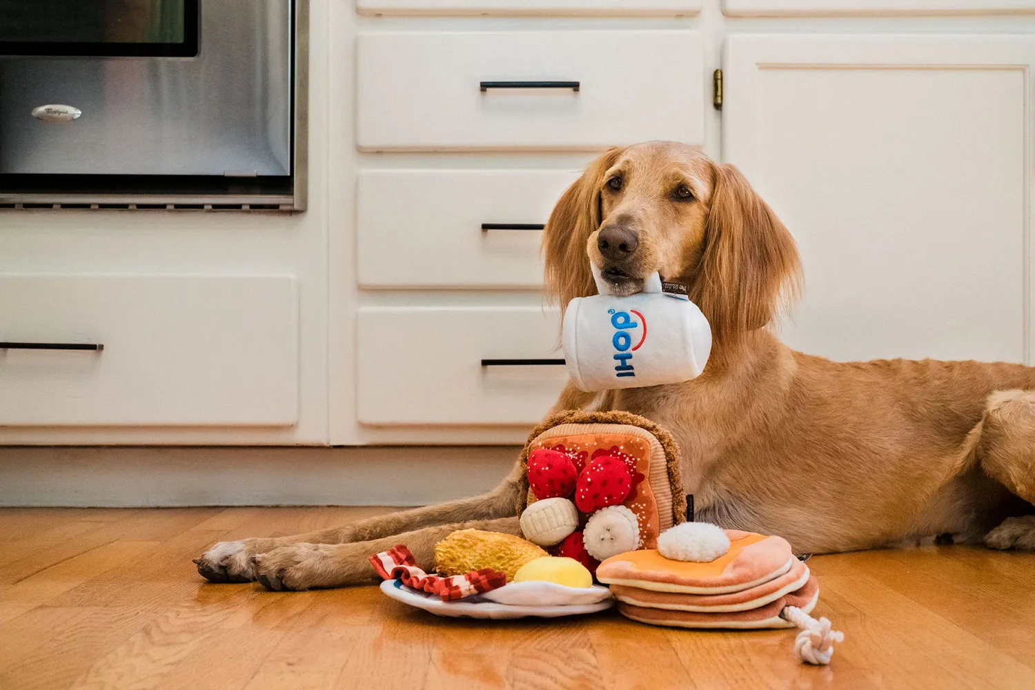 P.L.A.Y. IHOP Breakfast Sampler hundleksak 4-pack med pip