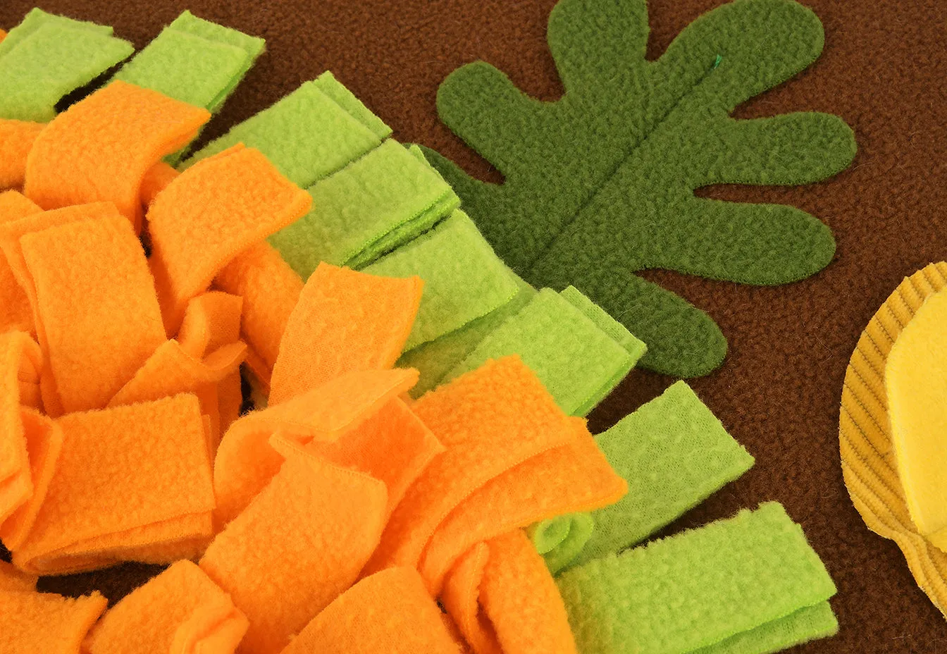 P.L.A.Y. Thanksgiving Snuffle Mat aktiveringmatta med fickor