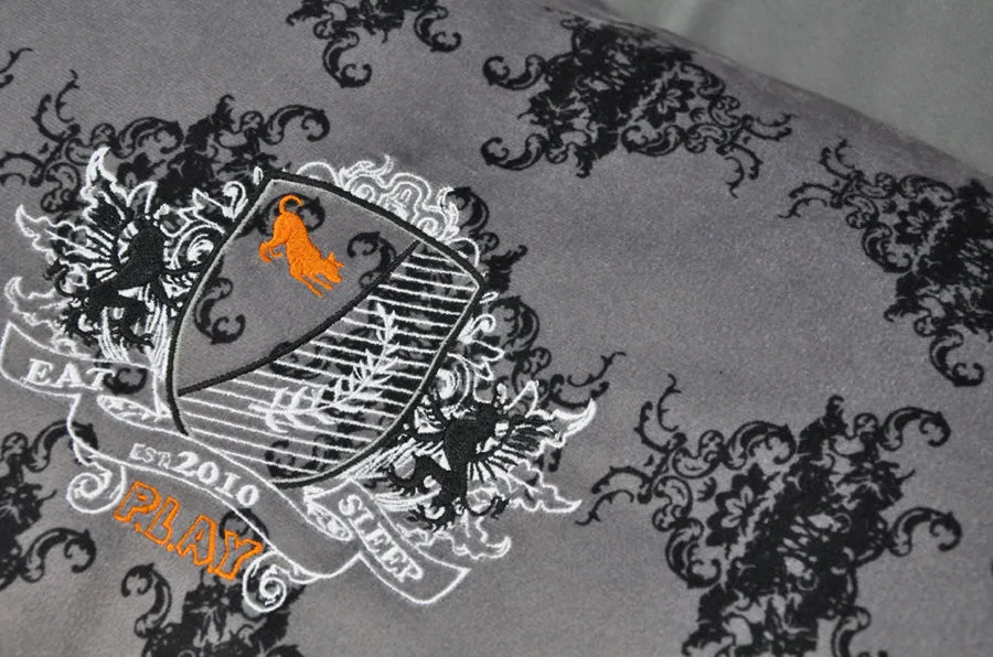 P.L.A.Y. Royal Crest hundbädd sammet L
