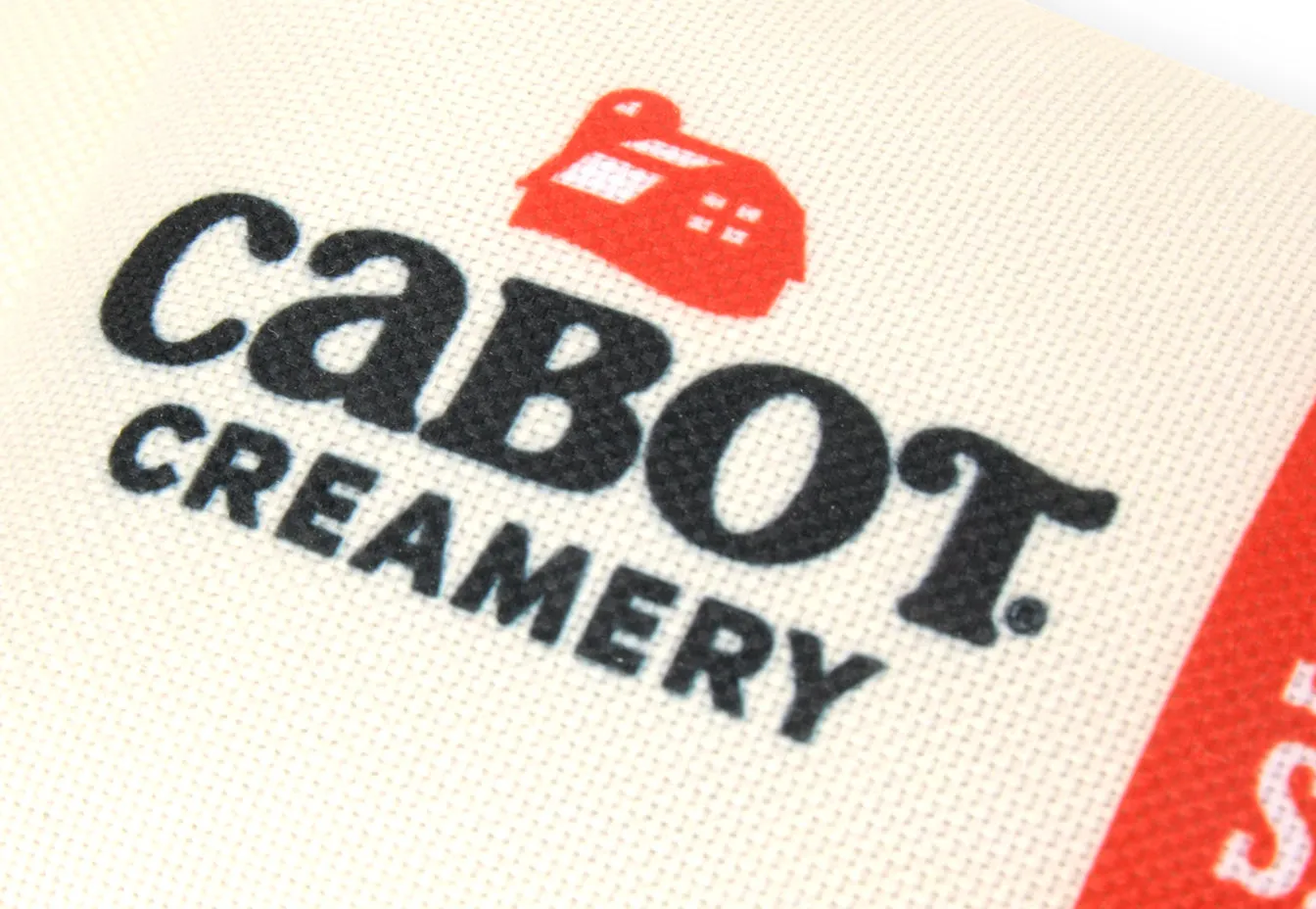 P.L.A.Y. Cabot Creamery Seriously Sharp hundleksak med pip