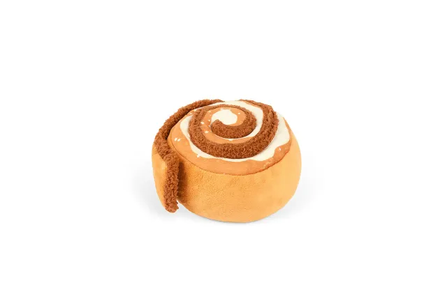 P.L.A.Y. Pup Cup Café Cinna-bone hundleksak med prassel