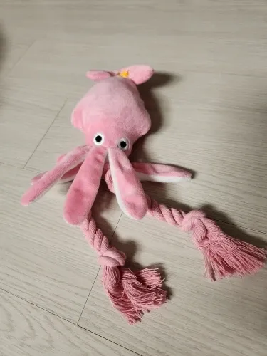 Pawtato Squid mjukisleksak rosa med pip