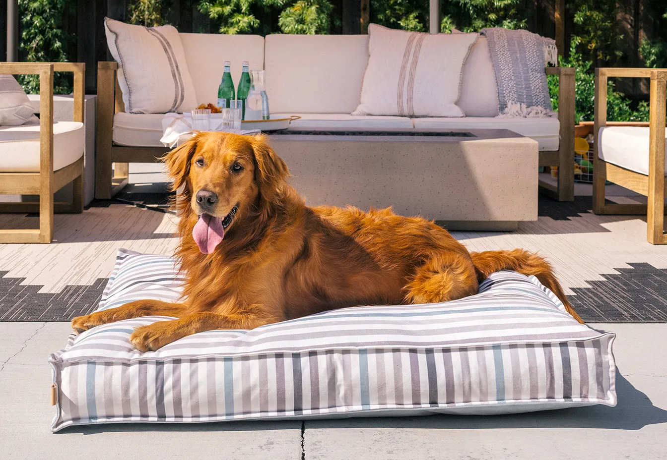 P.L.A.Y. Seaside Boxy Bed hundbädd randig sammet