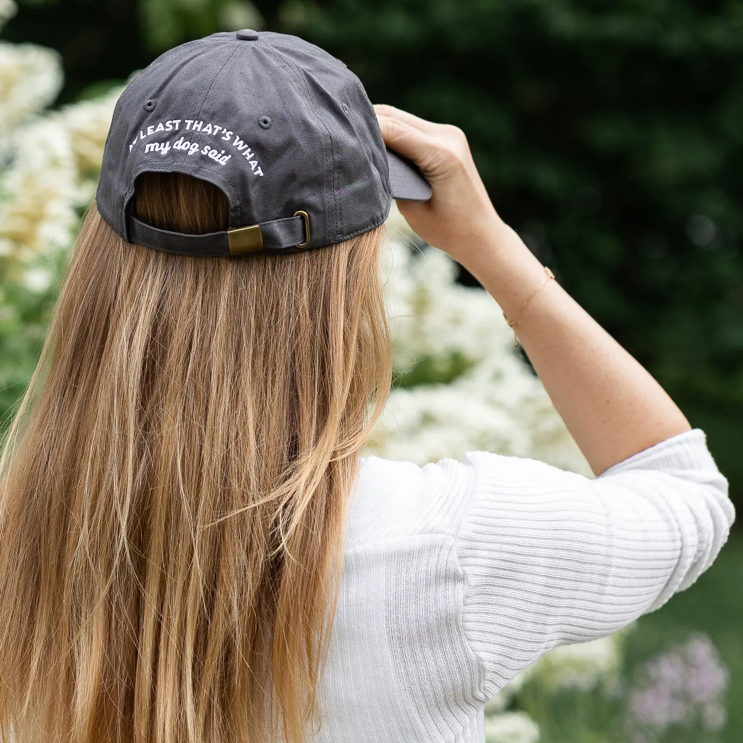 Good Human Embroidered Hat keps grå broderad
