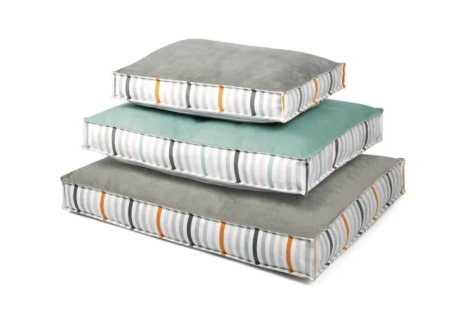 P.L.A.Y. Seaside Boxy Bed hundbädd randig sammet