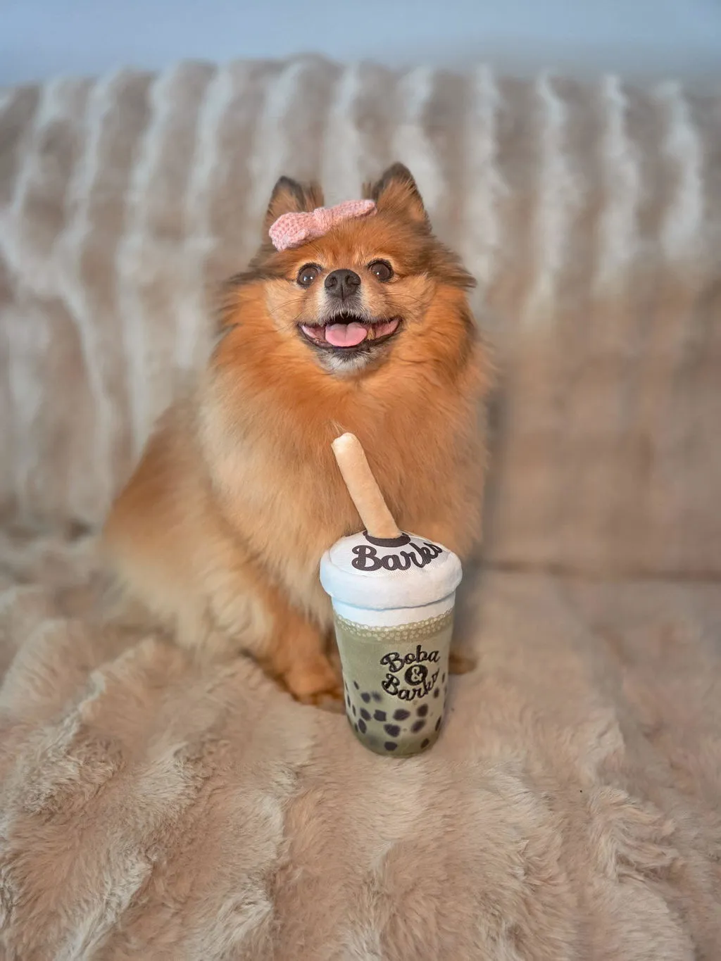 P.L.A.Y. Matcha Boba plyschleksak grön prassel