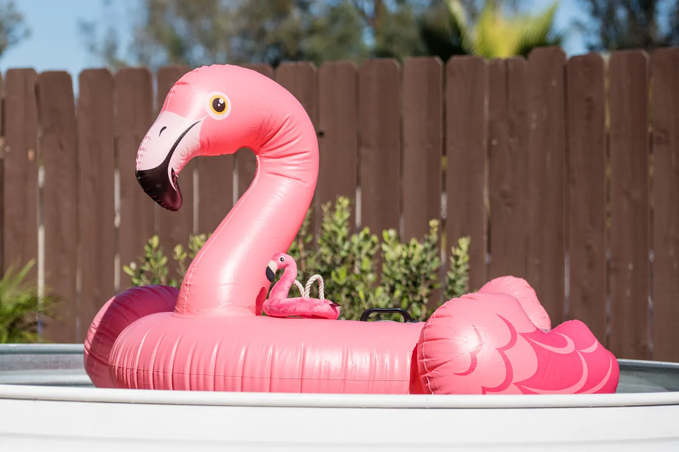 P.L.A.Y. Tropical Paradise Flamingo Float hundleksak rosa mjuk