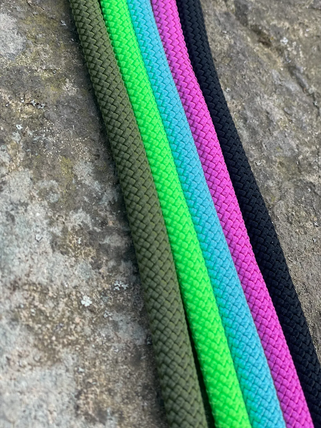 NewDog Foamboll 9cm boll med rep flytande
