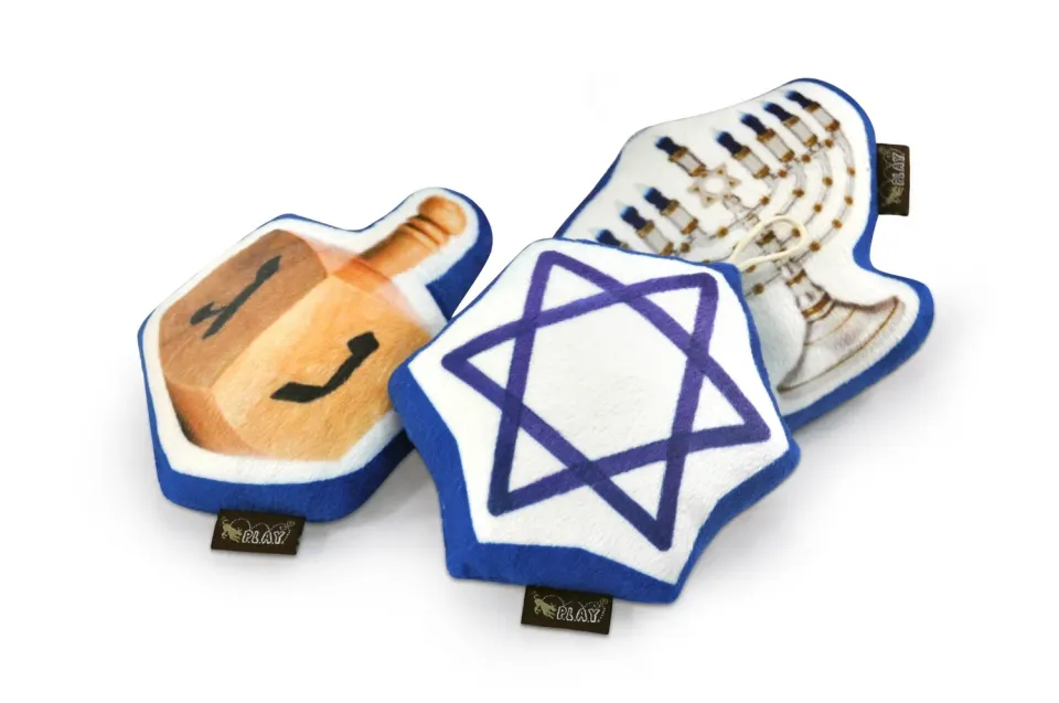 P.L.A.Y. Hanukkah Toy Set mjuk hundleksak pip S-M