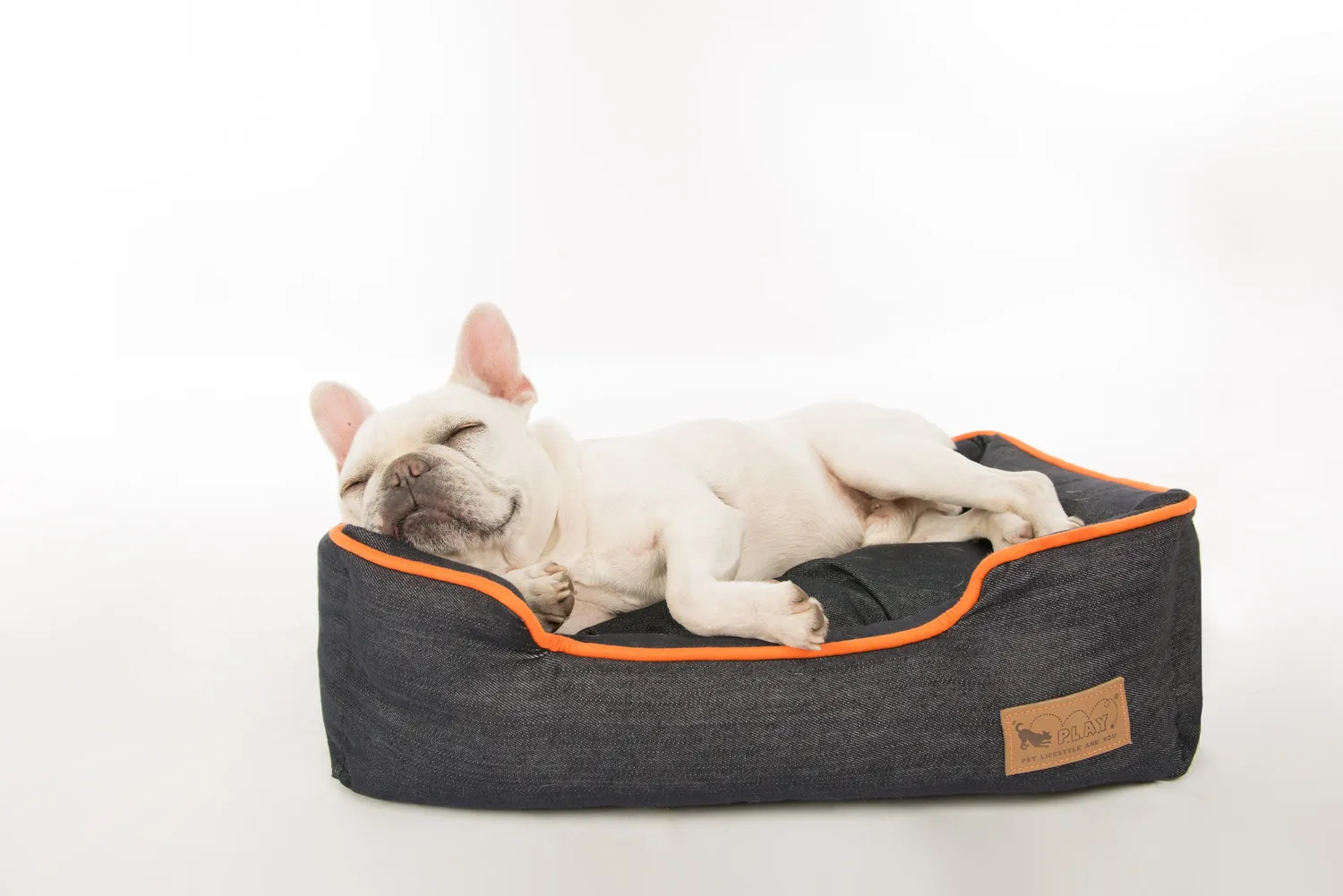 P.L.A.Y. Urban Denim Lounge Bed hundsäng med kant